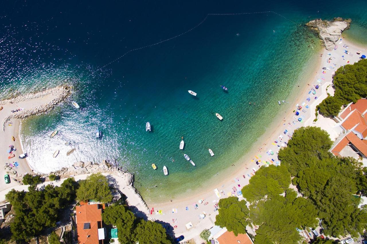 Apartments By The Sea Brela, Makarska - 11821 Kültér fotó