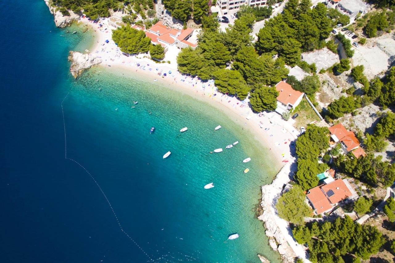 Apartments By The Sea Brela, Makarska - 11821 Kültér fotó