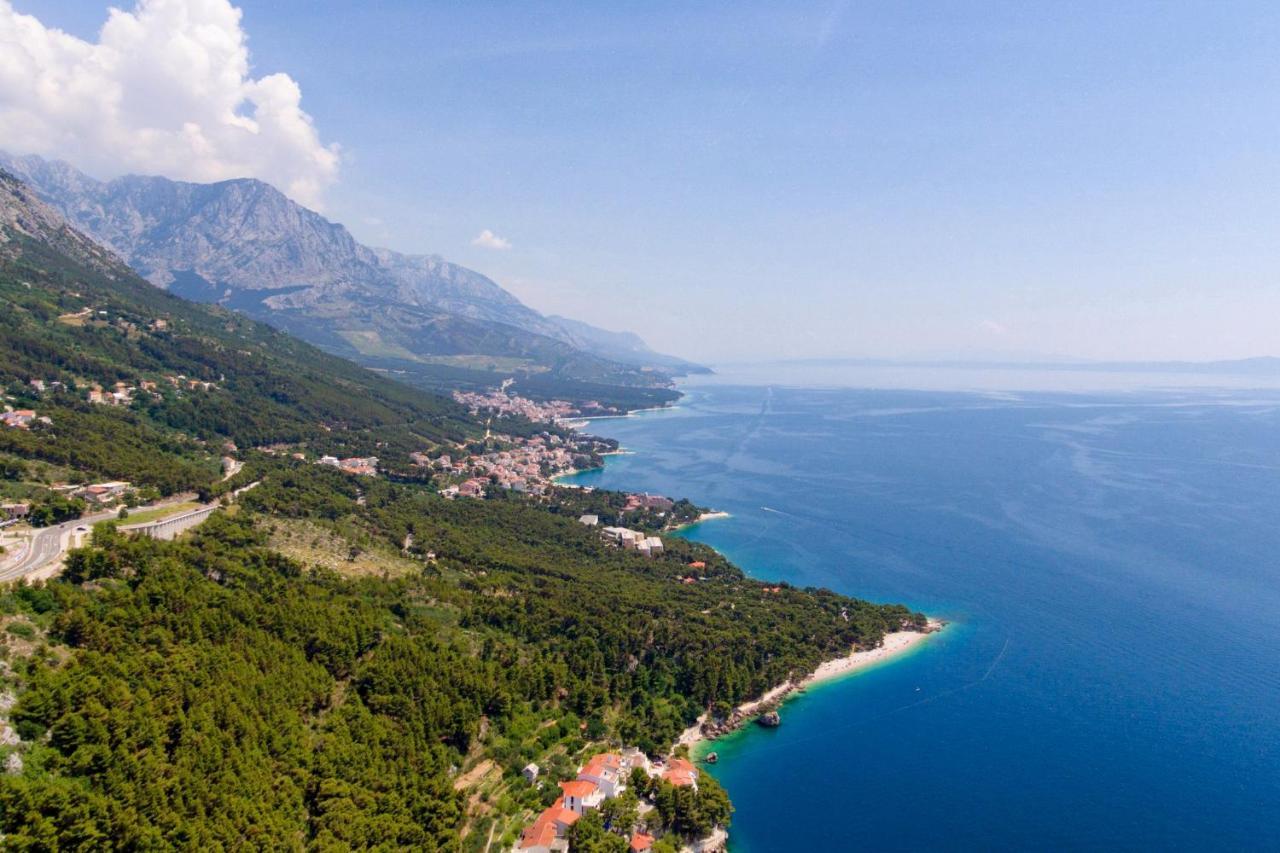 Apartments By The Sea Brela, Makarska - 11821 Kültér fotó