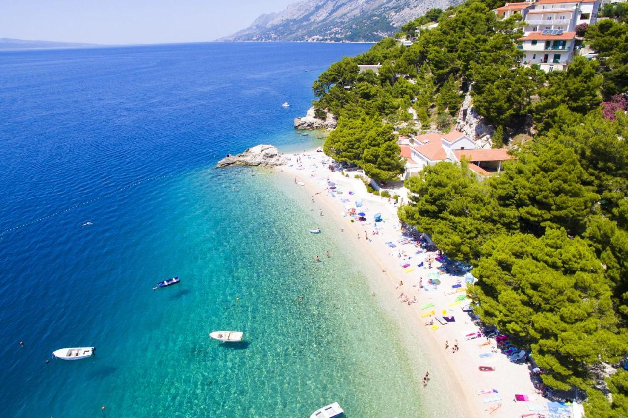 Apartments By The Sea Brela, Makarska - 11821 Kültér fotó