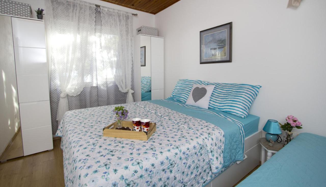 Apartments By The Sea Brela, Makarska - 11821 Kültér fotó