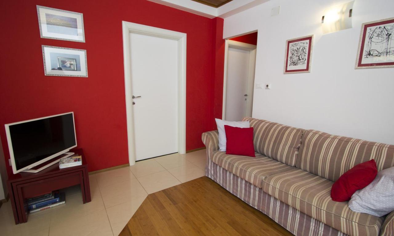 Apartments By The Sea Brela, Makarska - 11821 Kültér fotó